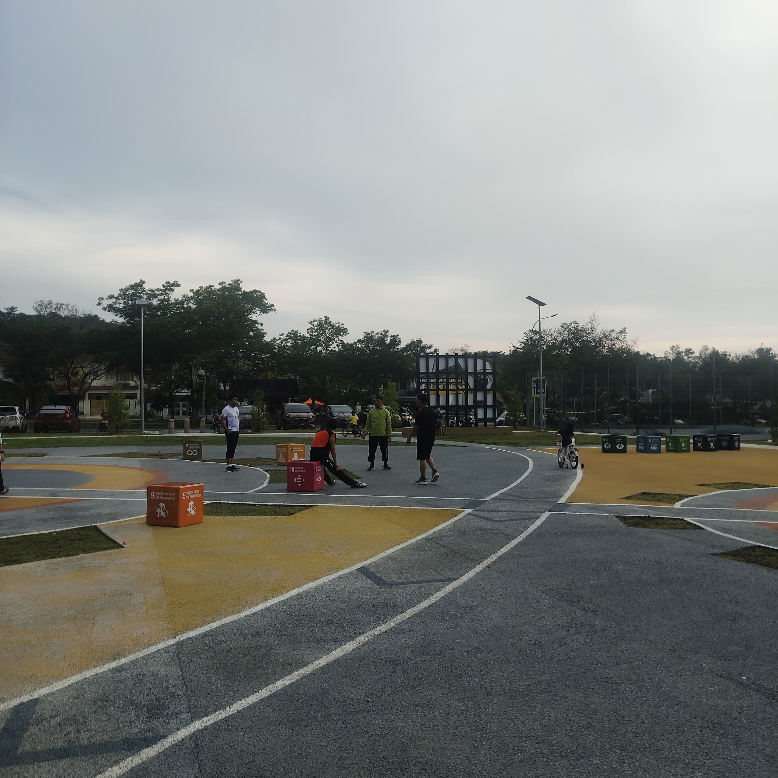 KAWASAN LAPANG TAMAN TANJONG, BUKIT SENTOSA, HULU...